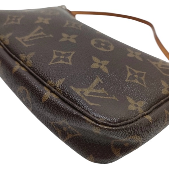 ✨🛍️ Louis Vuitton Monogram Pochette Accessoires Bag - Picture 5 of 8